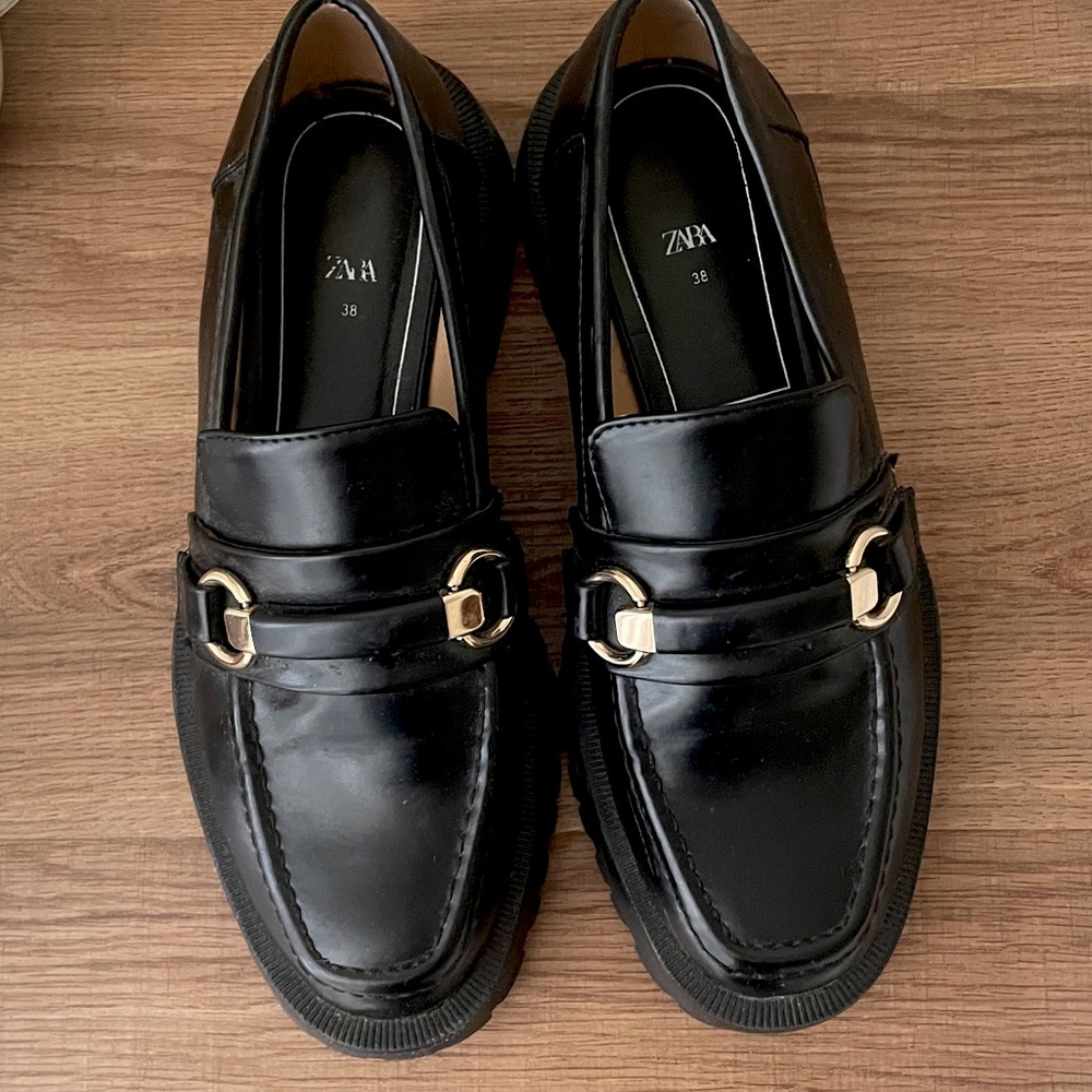 Zara lug sole loafer, size 38 (7.5)